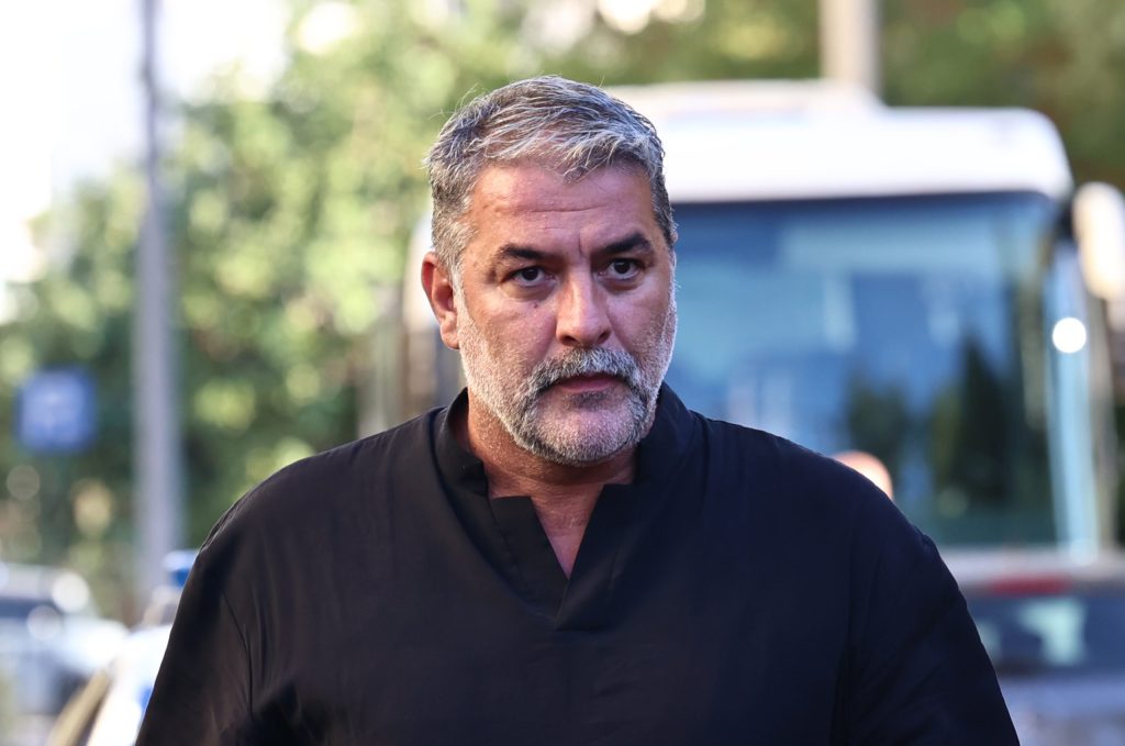 Βασίλης Μπισμπίκης: Πίσω από τα «συγκρουόμενα»