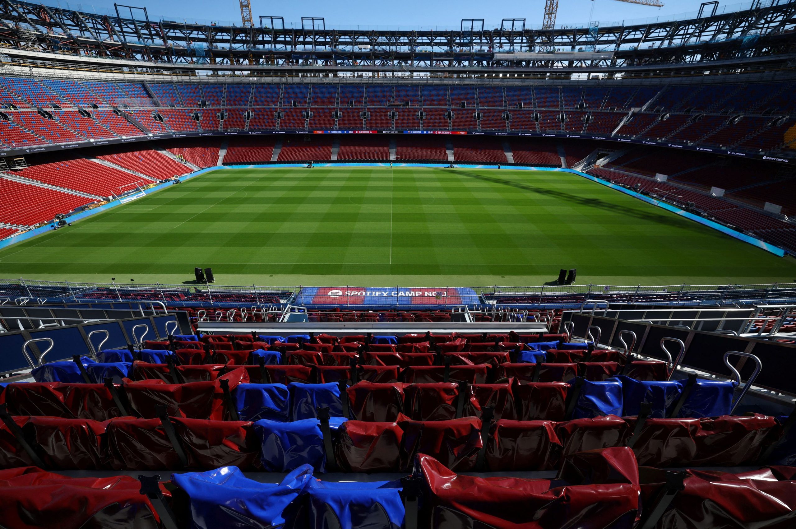 &Tau;&omicron; &Kappa;&alpha;&mu;&pi; &Nu;&omicron;&upsilon; &alpha;&nu;&omicron;ί&gamma;&epsilon;&iota; &xi;&alpha;&nu;ά &tau;&iota;&sigmaf; &pi;ό&rho;&tau;&epsilon;&sigmaf; &tau;&omicron;&upsilon;: &Eta; &Mu;&pi;&alpha;&rho;&tau;&sigma;&epsilon;&lambda;ό&nu;&alpha; &epsilon;&pi;&iota;&sigma;&tau;&rho;έ&phi;&epsilon;&iota; &epsilon;&kappa;&epsilon;ί &pi;&omicron;&upsilon; &alpha;&nu;ή&kappa;&epsilon;&iota;