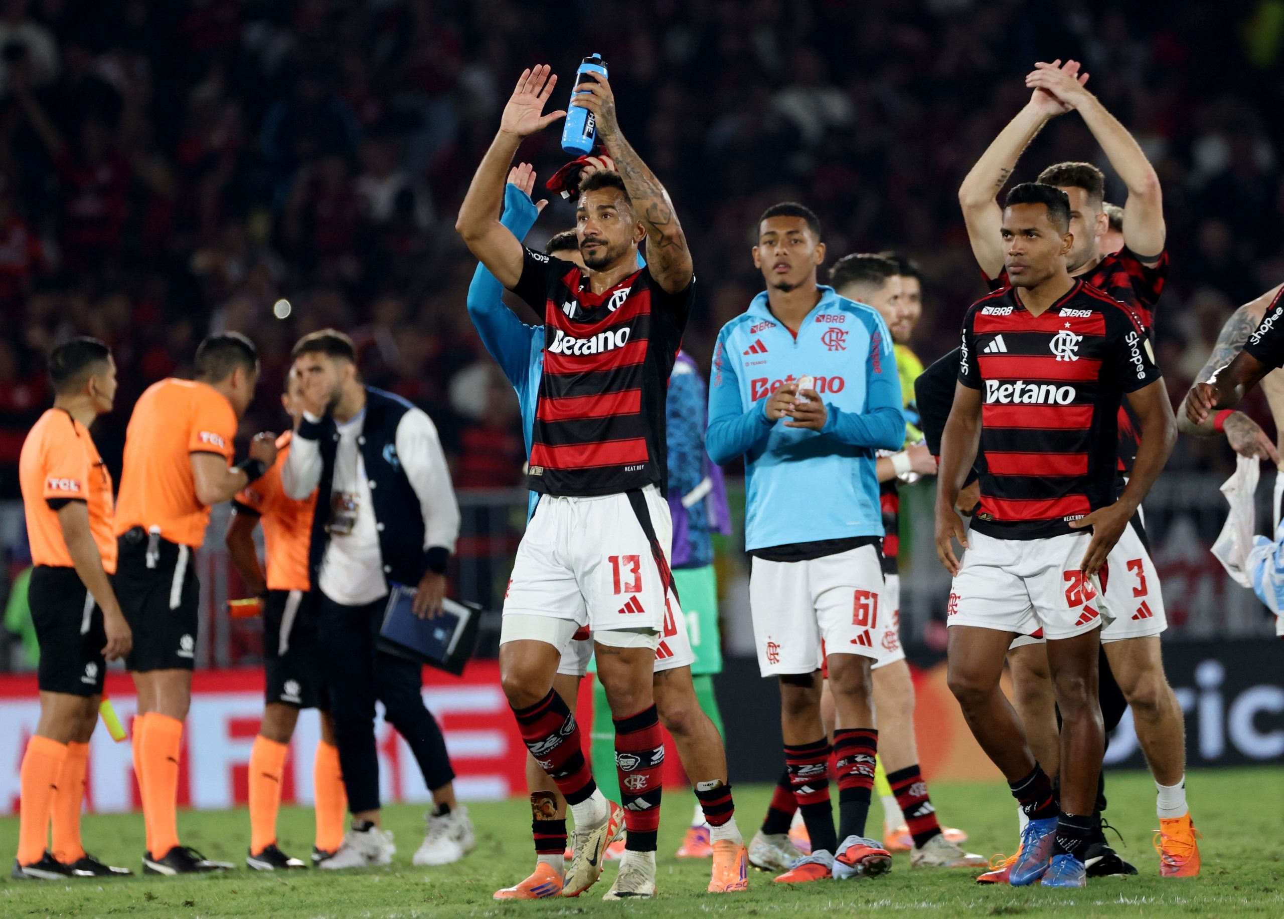 &laquo;&Alpha;&delta;έ&lambda;&phi;&iota;&alpha;&raquo;... &alpha;&pi;ό ά&lambda;&lambda;&eta; &mu;ά&nu;&alpha;: &Eta; &iota;&sigma;&tau;&omicron;&rho;ί&alpha; &delta;ύ&omicron; &Beta;&rho;&alpha;&zeta;&iota;&lambda;&iota;ά&nu;&omega;&nu; &pi;&omicron;&delta;&omicron;&sigma;&phi;&alpha;&iota;&rho;&iota;&sigma;&tau;ώ&nu; &pi;&omicron;&upsilon; &theta;&alpha; &alpha;&gamma;&omega;&nu;&iota;&sigma;&tau;&omicron;ύ&nu; &sigma;&tau;&omicron;&nu; &tau;&epsilon;&lambda;&iota;&kappa;ό &tau;&omicron;&upsilon; Copa Libertadores