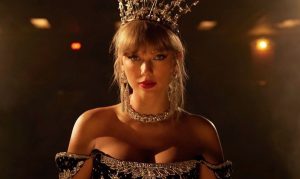 Η Τέιλορ Σουίφτ φοράει Celia Kritharioti για την κυκλοφορία του νέου της άλμπουμ