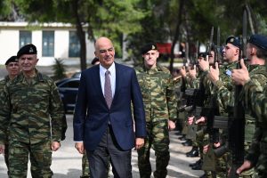 Ν. Δένδιας: Παρέλαση καινοτομίας η φετινή – Πρώτο ορατό δείγμα της μετάβασης των ελληνικών Ενόπλων Δυνάμεων στη νέα εποχή