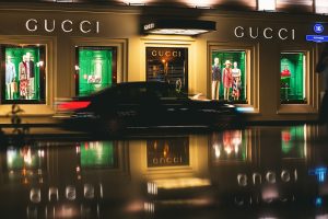 Πρόστιμο 157 εκατ. ευρώ σε Gucci, Chloe και Loewe για «μαγείρεμα» τιμών
