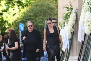 Ο φορτισμένος αποχαιρετισμός της Δήμητρας Γαλάνη στον Διονύση Σαββόπουλο – «Μας έκανες όλους ποιητές και ενωμένους»