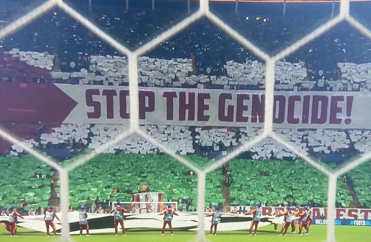 Γαλατάσαραϊ – Μπόντο Γκλιμτ: Αλληλεγγύη στην Παλαιστίνη με τεράστιο κορεό των Τούρκων