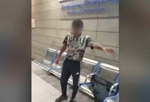 Βίντεο ντοκουμέντο με τον Ιρακινό μετανάστη που επιτέθηκε σε μηχανοδηγό του Μετρό – Προς απέλαση ο 19χρονος δράστης