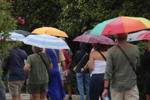 Φθινοπωρινό θρίλερ: Τοπικές καταιγίδες και ήλιος σε έναν απρόβλεπτο χορό καιρού