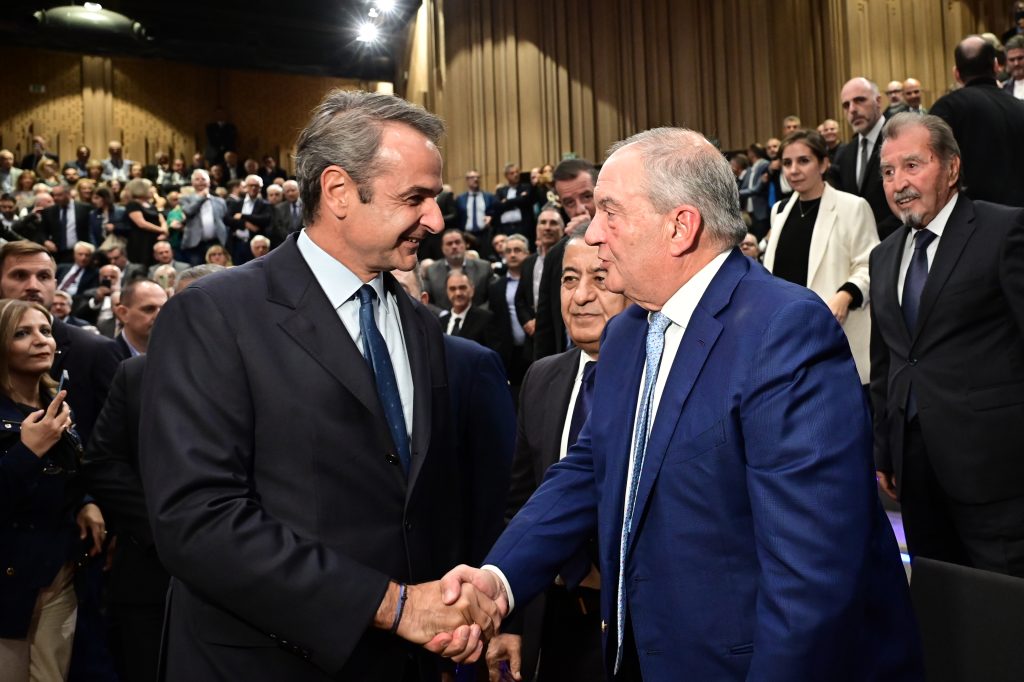 Χωρίς Σαμαρά η παρουσίαση του βιβλίου του Ευριπίδη Στυλιανίδη – Η χειραψία Μητσοτάκη με Καραμανλή και τα πολιτικά «πηγαδάκια»