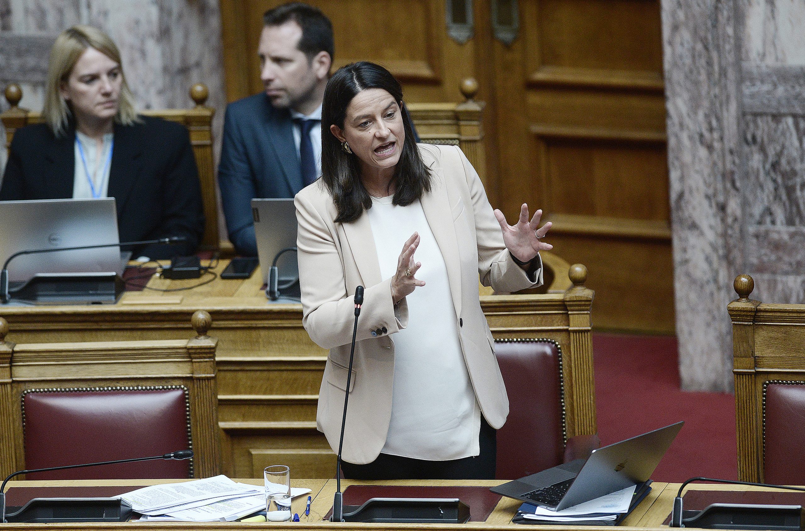 Κεραμέως στο MEGA για νέο εργασιακό: Προαιρετικά και μόνο 3 ημέρες τον μήνα το 13ωρο για τους εργαζόμενους