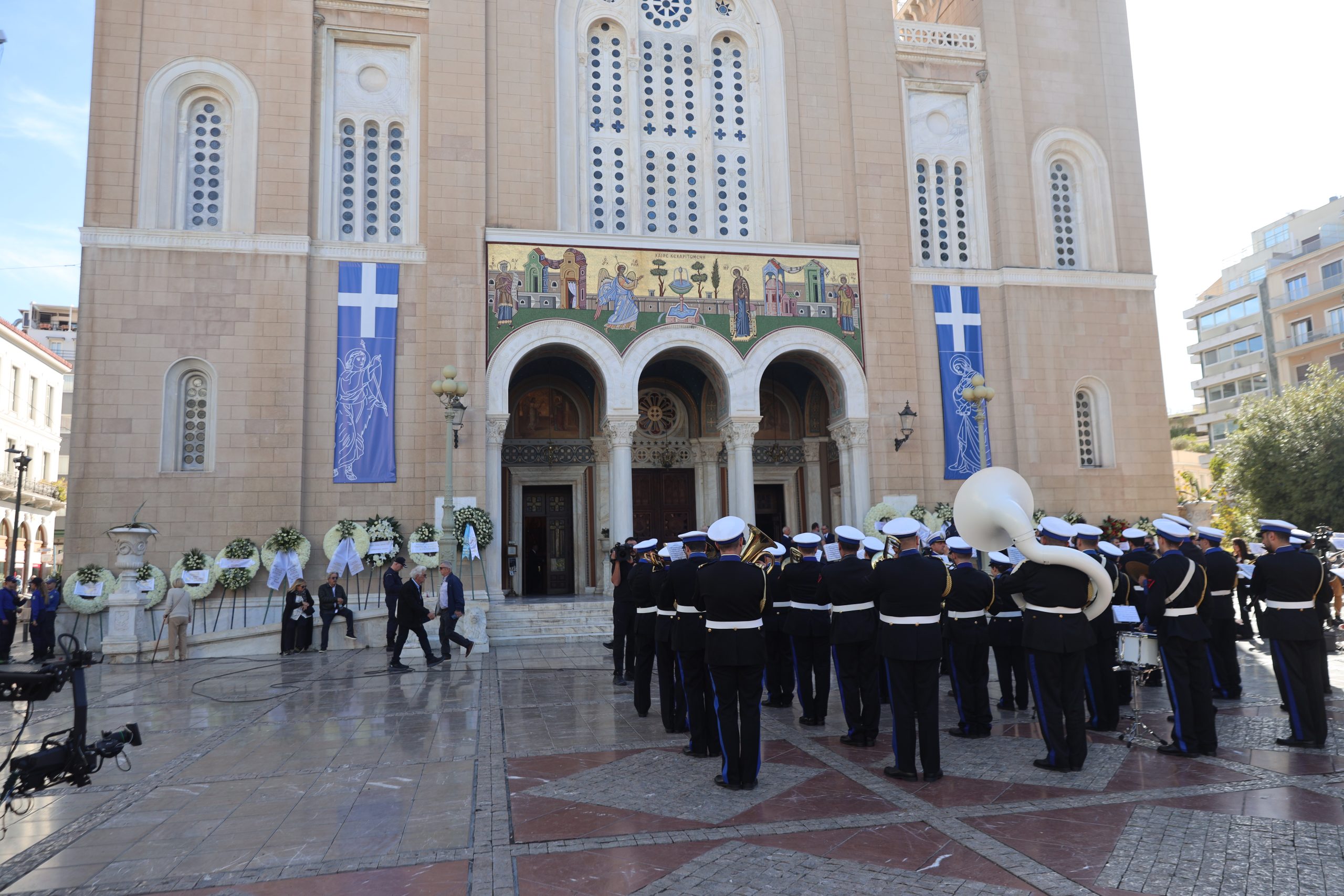 Ο αποχαιρετισμός στην κηδεία του Διονύση Σαββόπουλου: «Πώς κατάφερες να ενωθείς μαζί μας σε τόσο βάθος;»