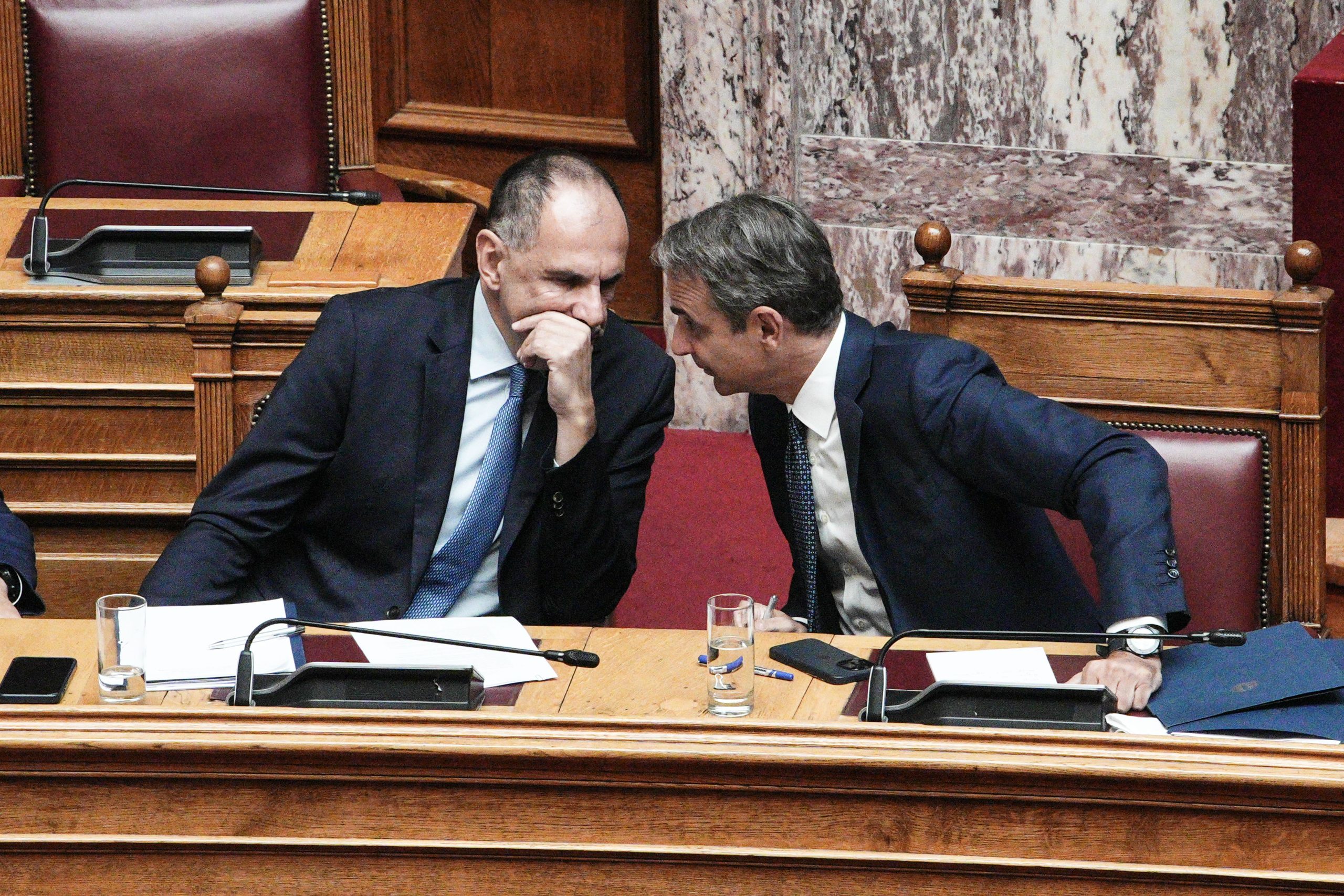 Βουλή: Αρχηγοί στα «χαρακώματα» για τα εθνικά θέματα