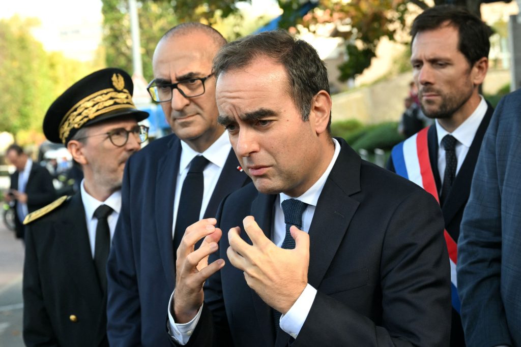 Γαλλία: Κυβέρνηση σωτηρίας από τον Λεκορνί για να ψηφιστεί ο προϋπολογισμός