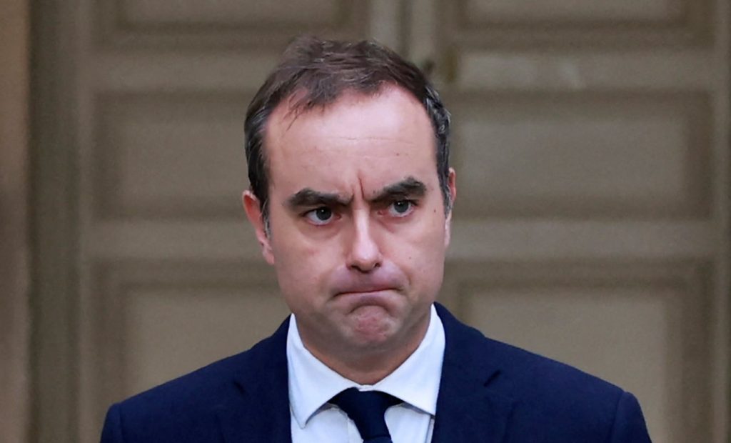 Ο παραιτηθείς Σεμπαστιάν Λεκορνί έλαβε εκ νέου εντολή σχηματισμού κυβέρνησης από τον Μακρόν