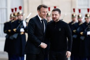 Τηλεφωνική συνομιλία Ζελένσκι – Μακρόν: «Να ασκήσουμε τη σωστή μορφή πίεσης στη Ρωσία»