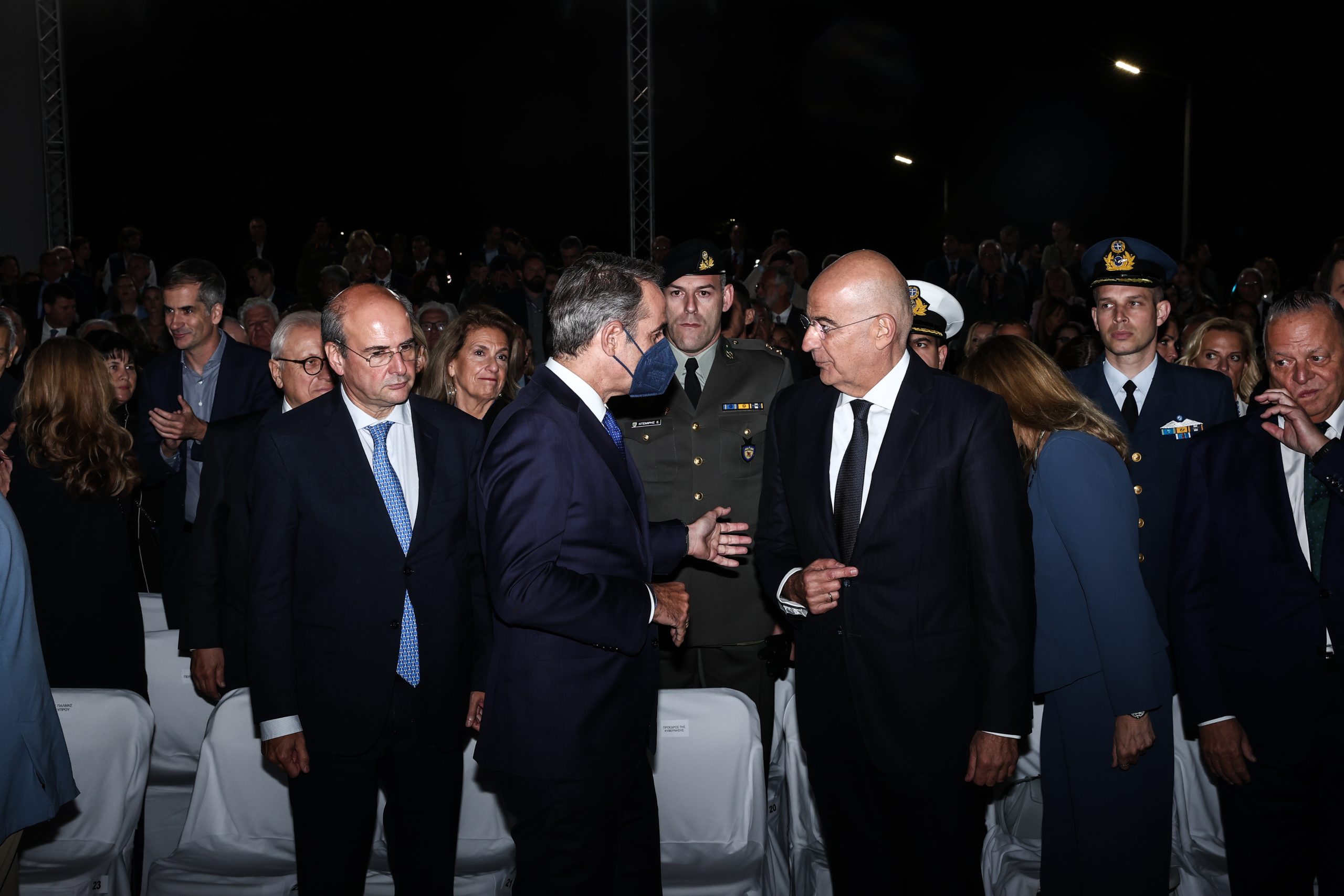 &Mu;&eta;&tau;&sigma;&omicron;&tau;ά&kappa;&eta;&sigmaf; - &Delta;έ&nu;&delta;&iota;&alpha;&sigmaf;: &Pi;&alpha;&iota;&chi;&nu;ί&delta;&iota; &epsilon;&xi;&omicron;&upsilon;&sigma;ί&alpha;&sigmaf; &gamma;&iota;&alpha; &tau;&eta;&nu; &epsilon;&pi;ό&mu;&epsilon;&nu;&eta; &mu;έ&rho;&alpha;