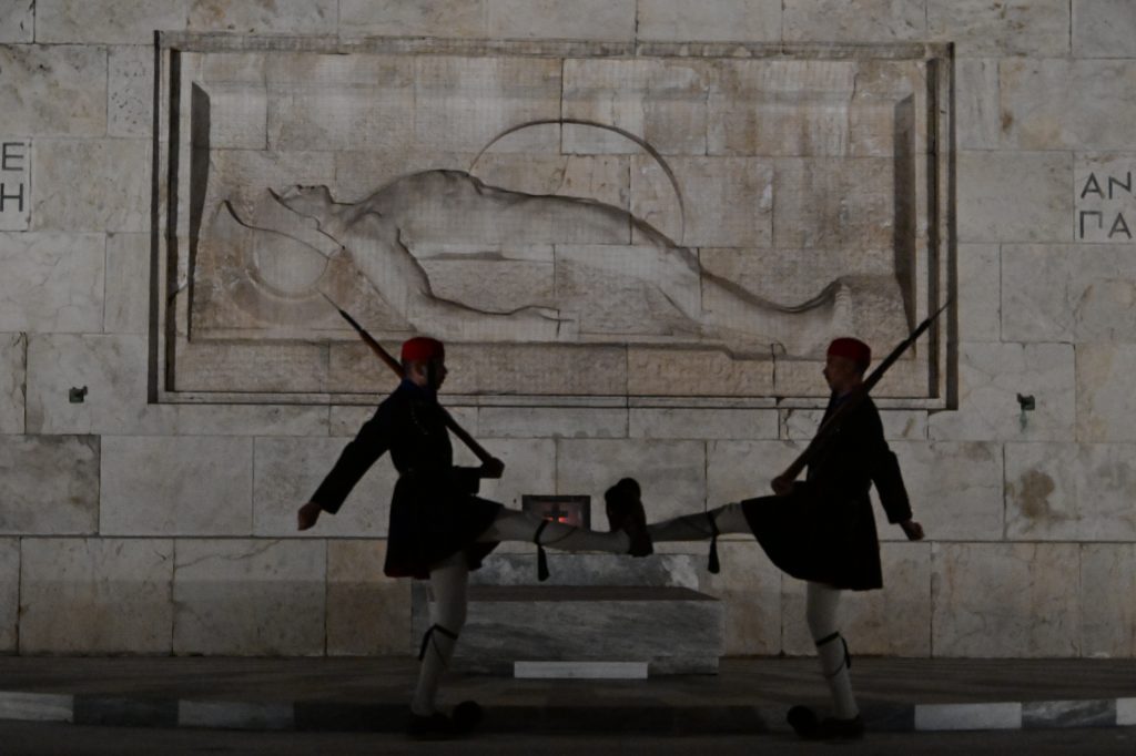 Το Μνημείο και το Σύνταγμα