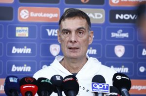 Μπαρτζώκας: «Ανοιχτό το ενδεχόμενο προσθήκης – την τελευταία στιγμή για τους τραυματίες»