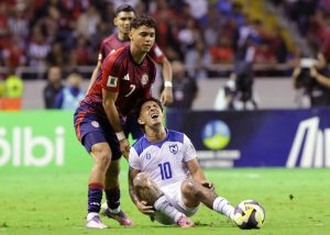 Ποδοσφαιριστής συνελήφθη μέσα στο γήπεδο στα προκριματικά του Μουντιάλ