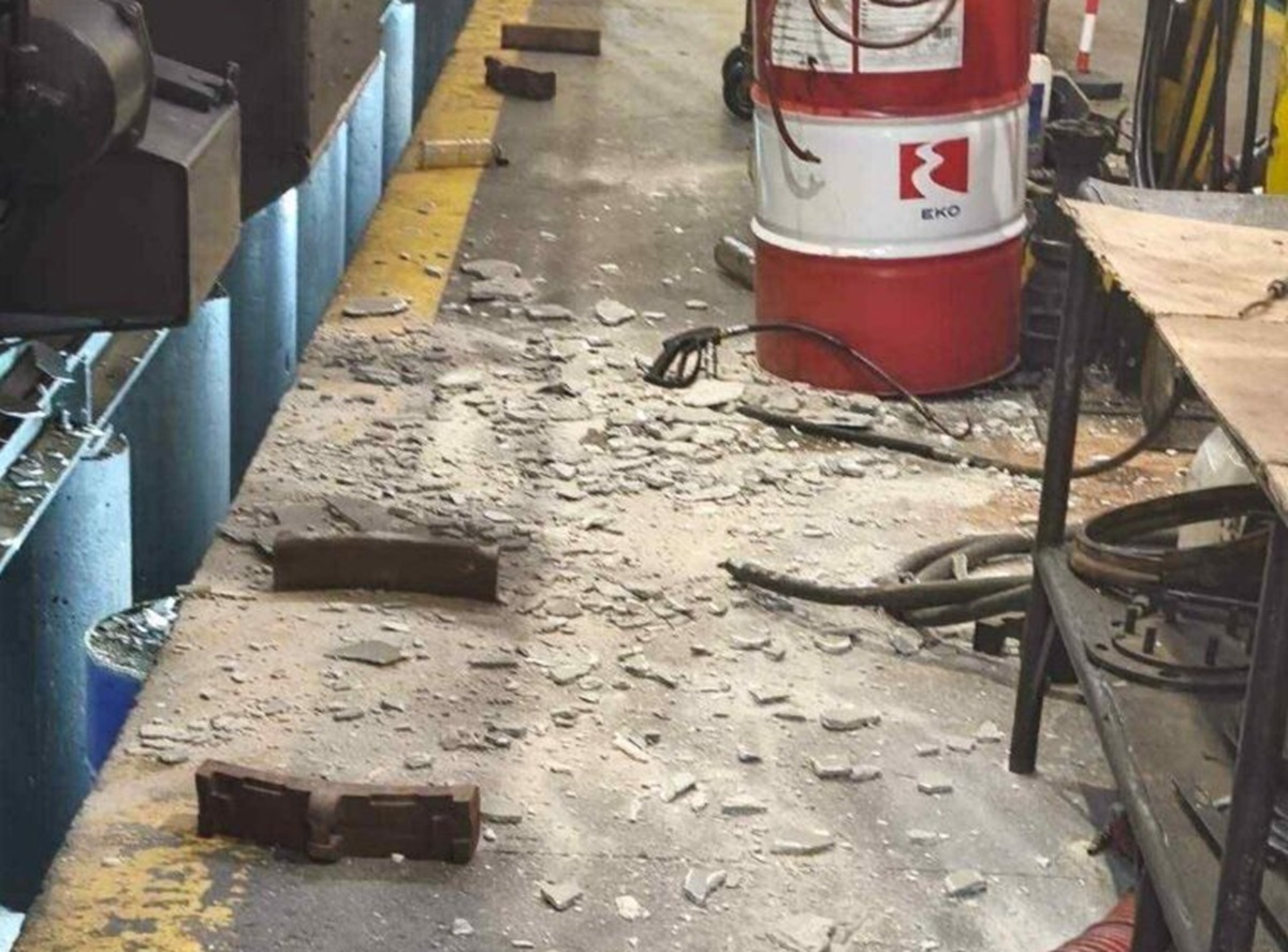 Άγιο είχαν εργαζόμενοι στο μηχανοστάσιο του ΟΣΕ στη Θεσσαλονίκη - Σοβάδες πέφτουν από το ταβάνι