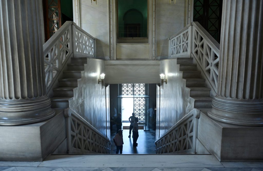 Αγκυλώσεις και ακαδημαϊκή ανυπακοή