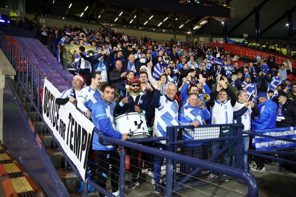 Πανό για τα Τέμπη στο Σκωτία – Ελλάδα