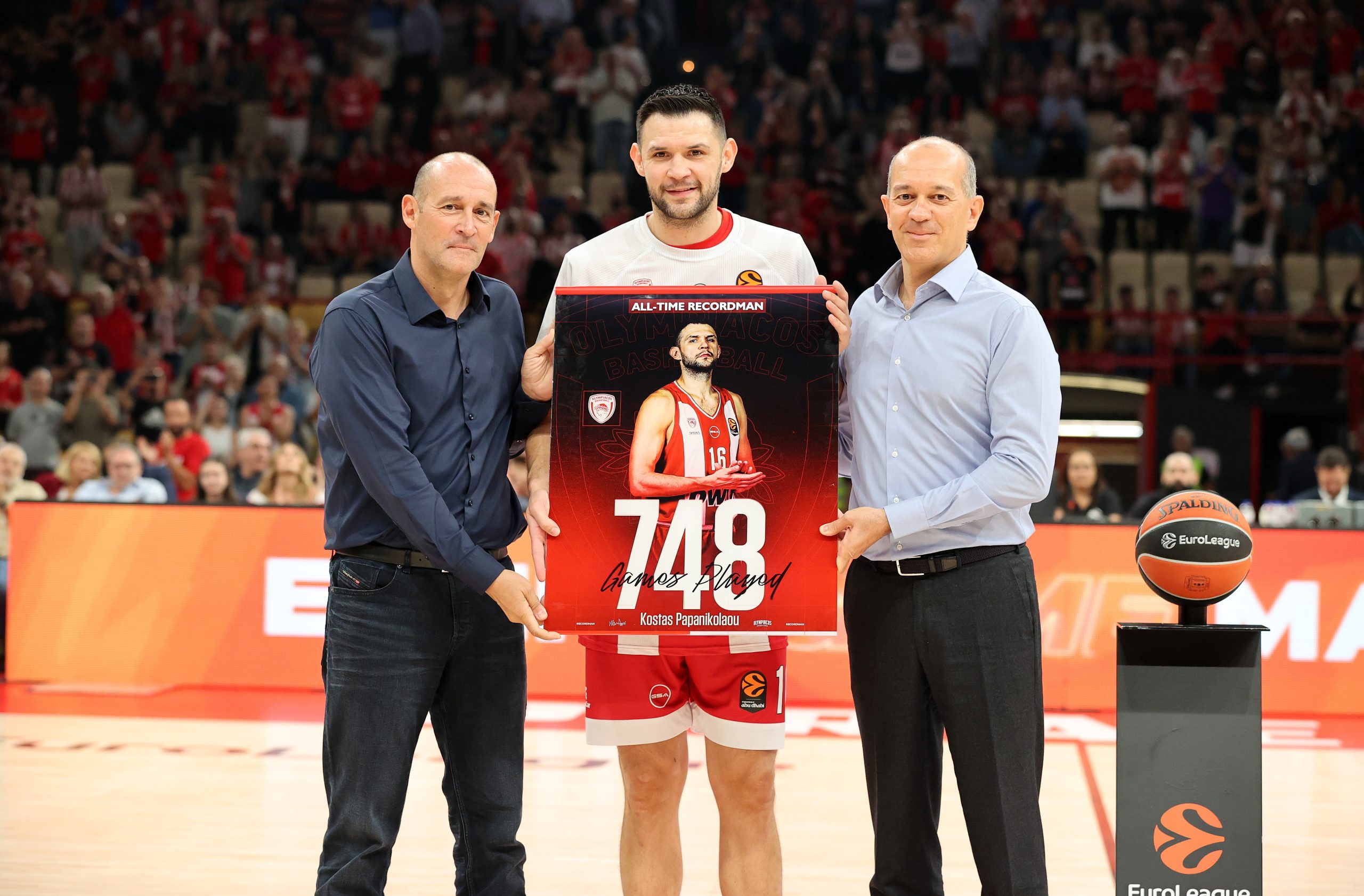 Ολυμπιακός: Βράβευσε τον Παπανικολάου για τις περισσότερες συμμετοχές στην ιστορία του συλλόγου