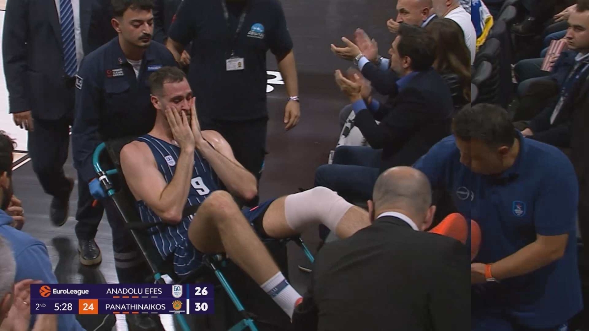 Παπαγιάννης: Υπέστη ρίξη χιαστού, τέλος η σεζόν για τον Έλληνα σέντερ