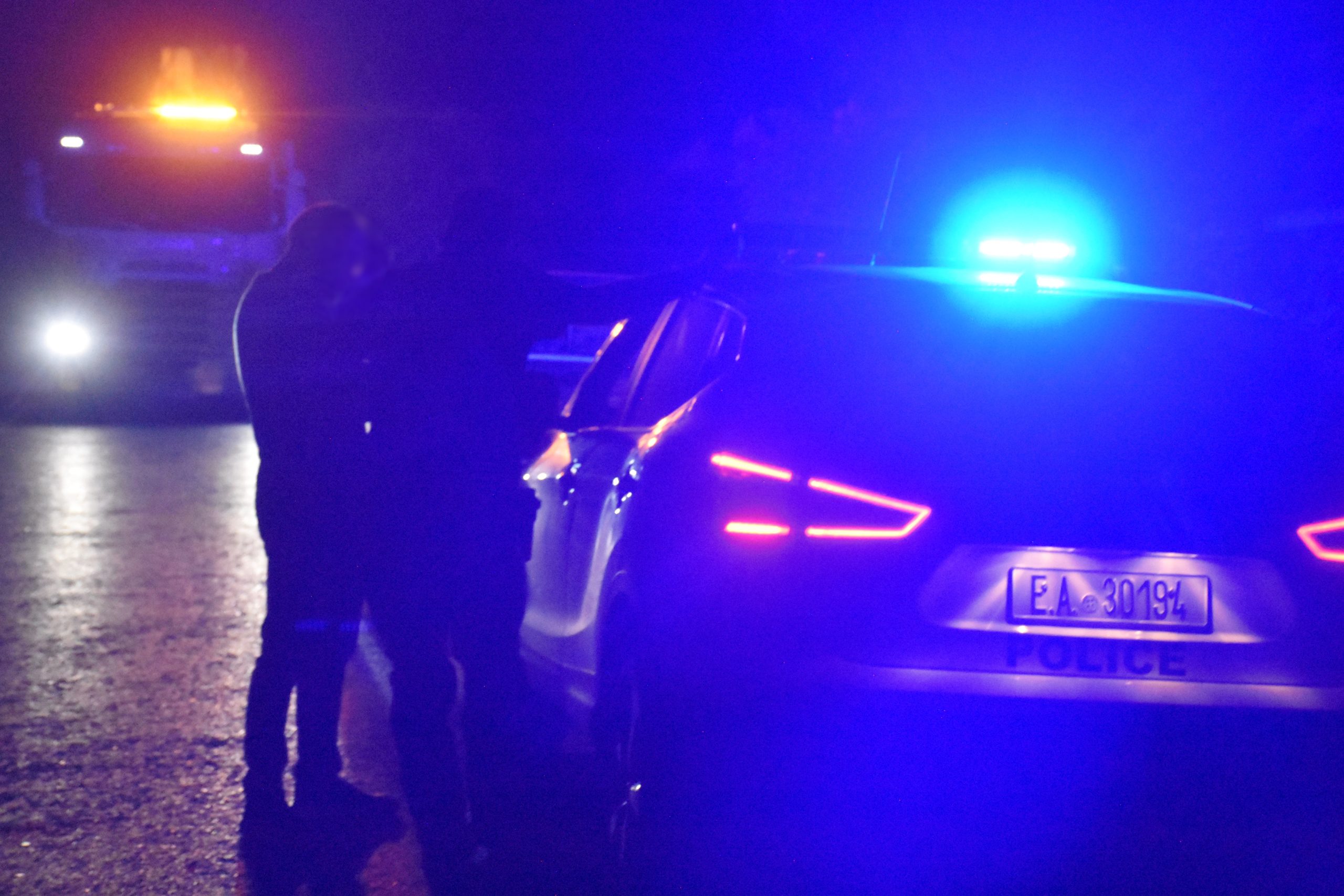 Άνδρας απειλεί να αυτοκτονήσει στο Κρυονέρι - Στο σημείο διαπραγματευτής της ΕΛ.ΑΣ.