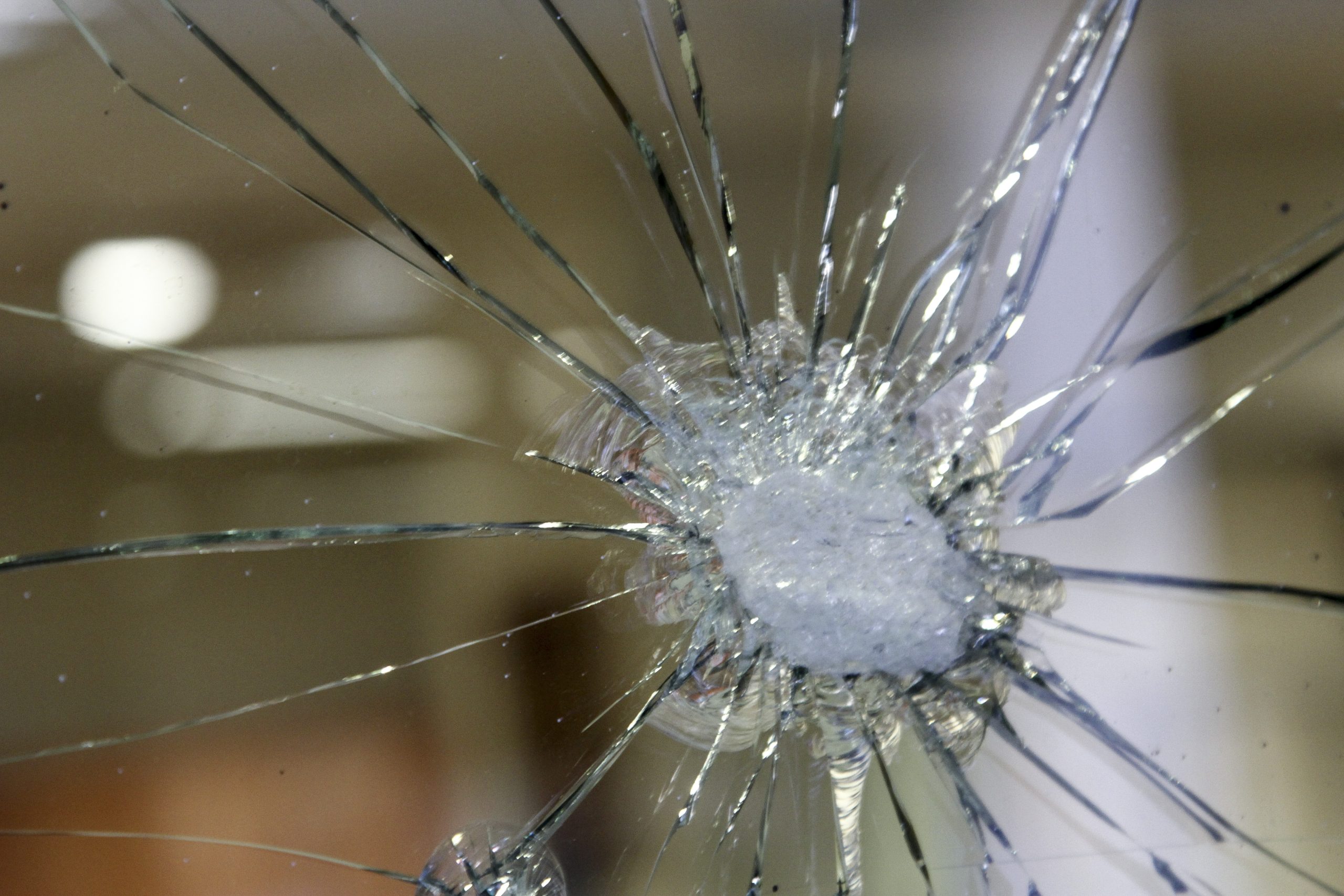 Τραμπούκικη επίθεση με ρόπαλα μέσα σε σχολείο - Τραυμάτισαν καθηγητές - Ταυτοποιήθηκε ένας από το Μπαγκλαντές