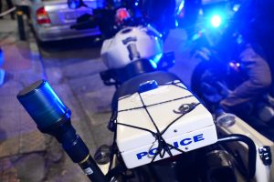 Συμμορία ανηλίκων τρομοκρατεί τους κατοίκους στην Πετρούπολη – Βίντεο ντοκουμέντο