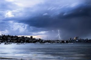 Καιρός: Έρχεται η «Barbara» από το βράδυ με καταιγίδες και πτώση θερμοκρασίας – Οι «κόκκινες» περιοχές