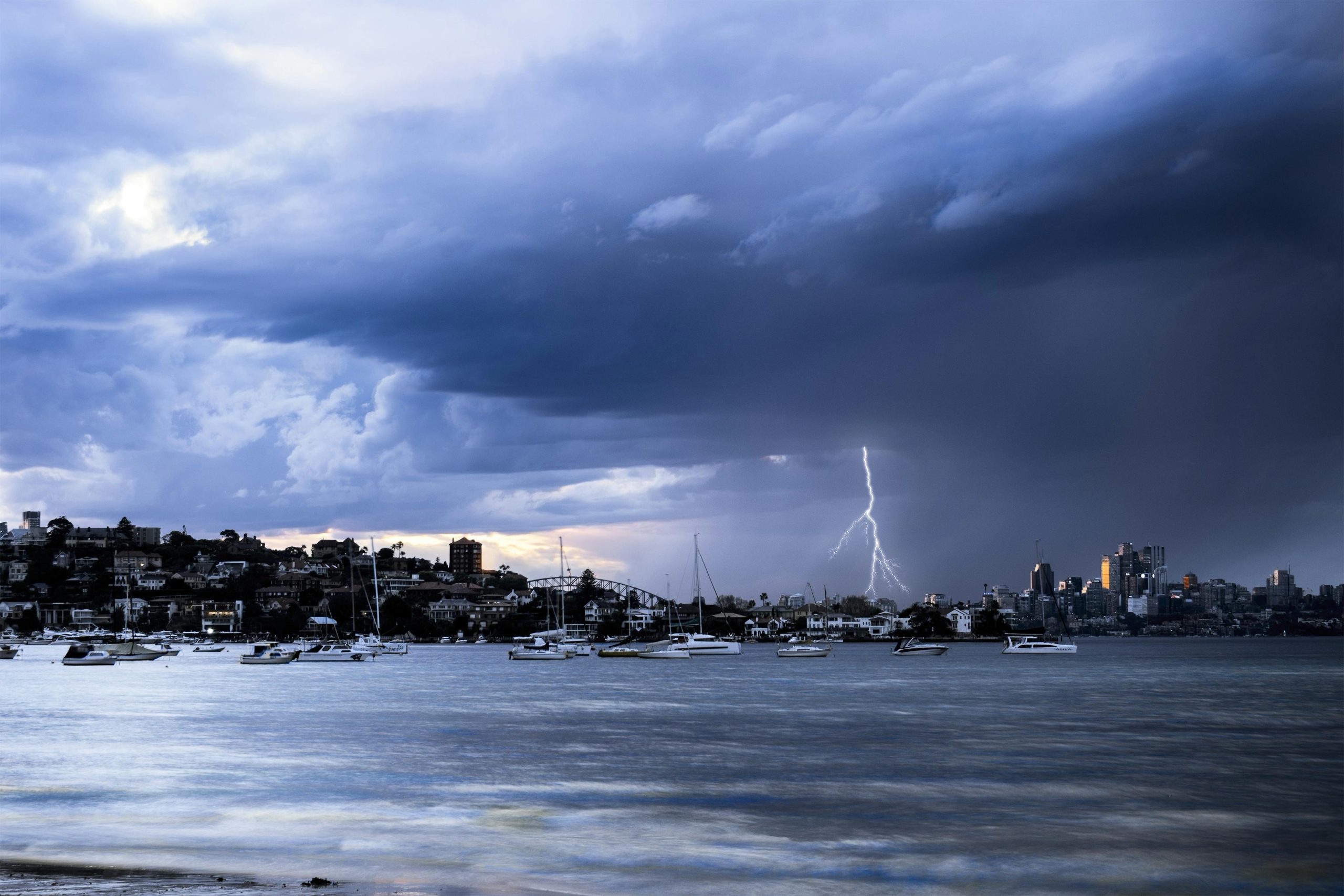 Καιρός: Έρχεται η «Barbara» από το βράδυ με καταιγίδες και πτώση θερμοκρασίας - Οι «κόκκινες» περιοχές