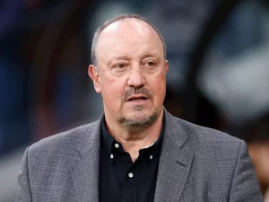 Μπενίτεθ: «Κάνεις δεν μου ζητά να κερδίσουμε άμεσα»