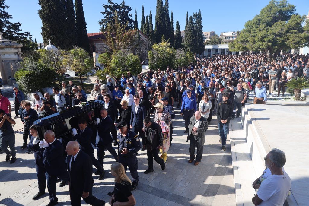 Διονύσης Σαββόπουλος: Κράτησαν οι χοροί και στο «ύστατο χαίρε»
