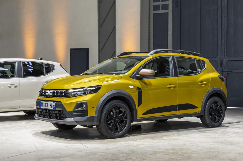 Dacia Sandero: Ανεβάζει ταχύτητα με την υβριδική του λειτουργία