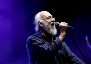 Διονύσης Σαββόπουλος: «Θα είμαι εκεί να σας θυμίζω τις μέρες τις παλιές»