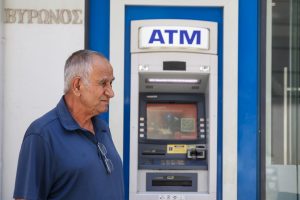 Έκρηξη αιτήσεων: Προς ιστορικό ρεκόρ συνταξιοδοτήσεων