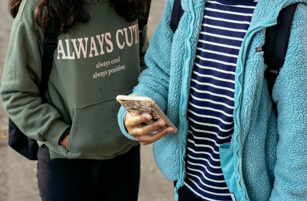 Έφηβοι καταφεύγουν στο AI για ψυχολογική στήριξη και για… ερωτικό σύντροφο