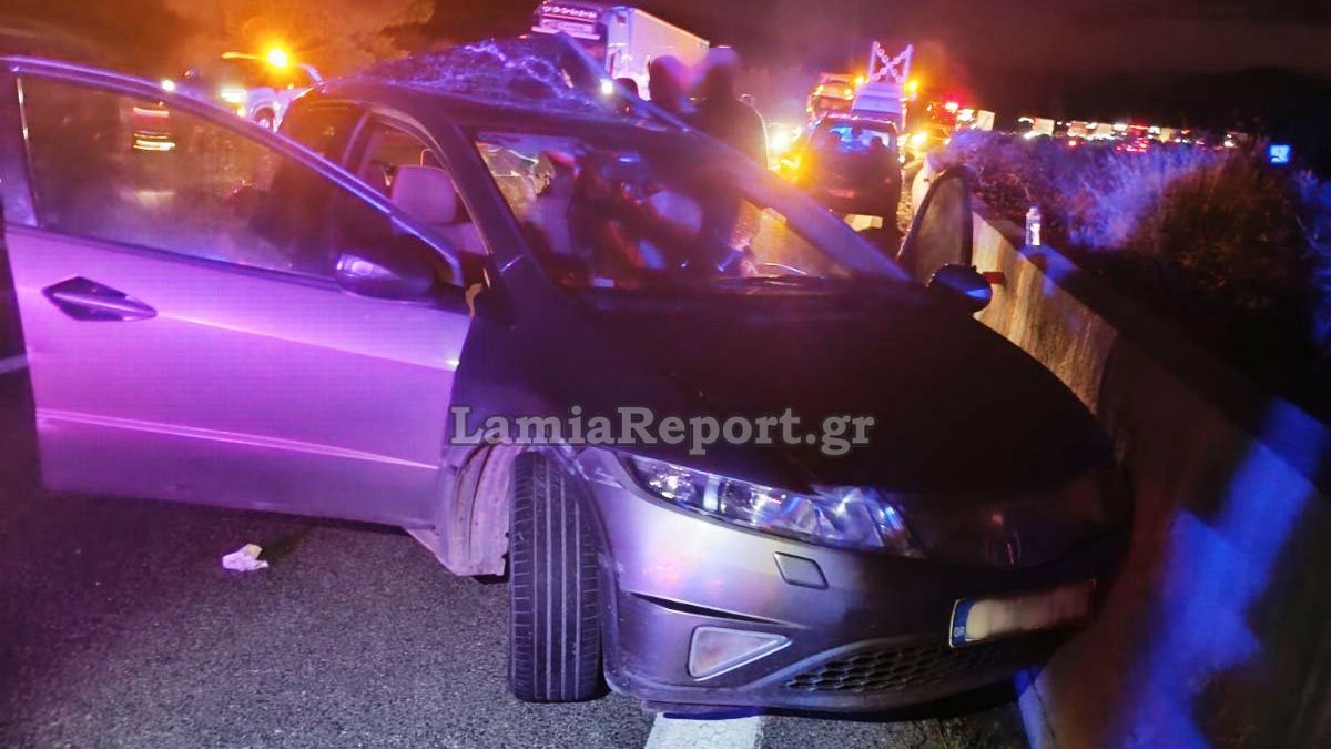 Σοβαρό τροχαίο στην εθνική οδό Αθηνών-Λαμίας - Νταλίκα παρέσυρε Ι.Χ. που είχε ακινητοποιηθεί στη ΛΕΑ