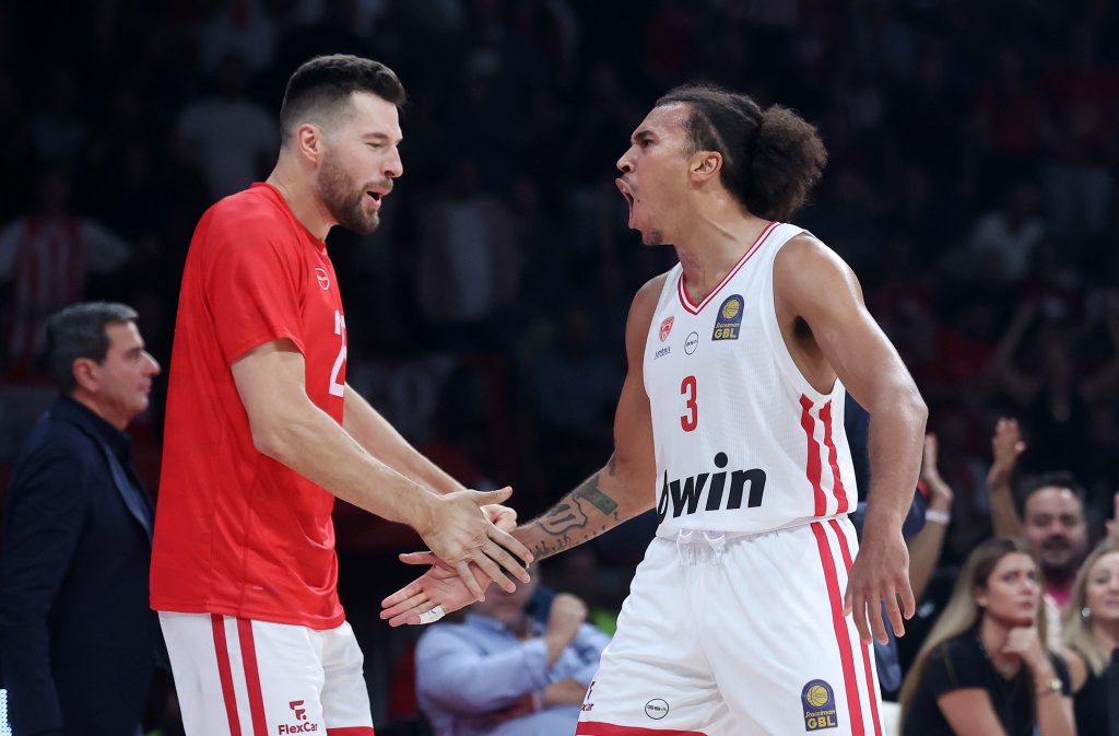 Κόκκινο το κλάσικο στο μπάσκετ και η αρχή για τα ερυθρόλευκα κορίτσια