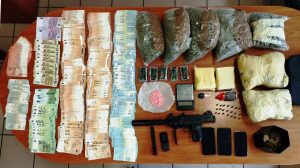 Δύο νεαροί συνελήφθησαν για διακίνηση κάνναβης και κοκαΐνης στη Χίο