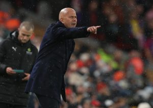 Άρνε Σλοτ: «Κάναμε το τέλειο παιχνίδι» – Όλα όσα είπε ο προπονητής της Λίβερπουλ ενόψει Παρί Σεν Ζερμέν