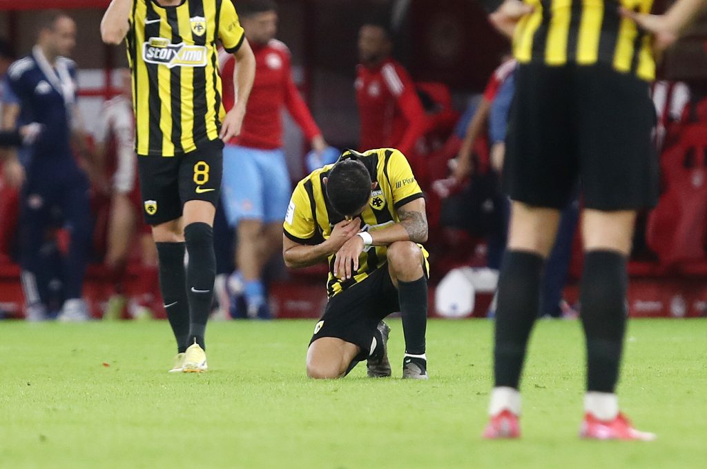 Μαζεύει τα κομμάτια της