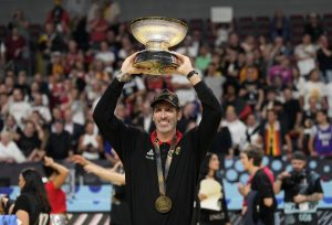 Μπάσκετ: Έχει χάσει 16 κιλά ο προπονητής της Γερμανίας, Άλεξ Μουμπρού