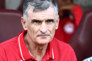 Τους θέλει σε εγρήγορση