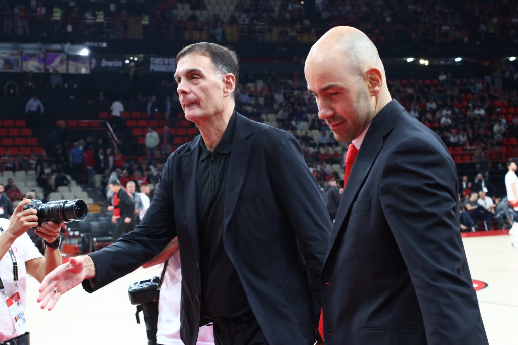 Βρίσκει το κουμπί του