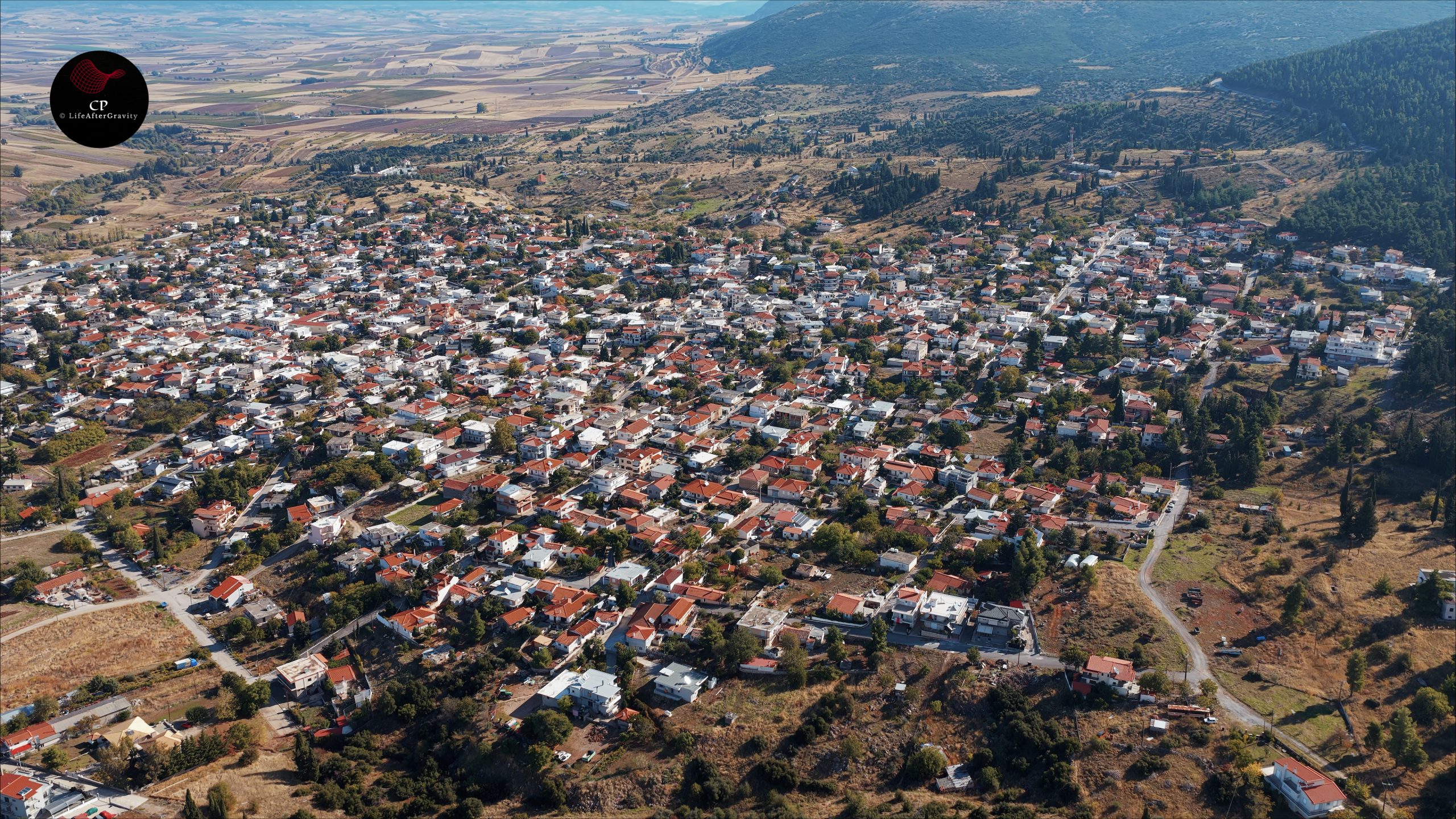 Ερυθρές: Ανάμεσα στις δυσκολίες και την αναγέννηση – Μια ιστορία ελπίδας σε ένα βίντεο drone
