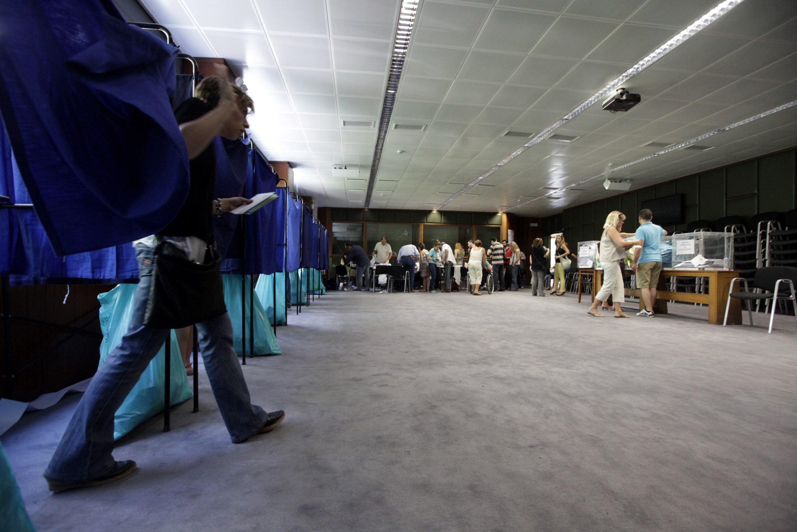 &Delta;&eta;&mu;&omicron;&sigma;&kappa;ό&pi;&eta;&sigma;&eta; Opinion Poll: &Sigma;&tau;&omicron; 30,2% &eta; &Nu;έ&alpha; &Delta;&eta;&mu;&omicron;&kappa;&rho;&alpha;&tau;ί&alpha; - &Chi;&omega;&rho;ί&sigmaf; &alpha;&nu;&alpha;&tau;&rho;&omicron;&pi;έ&sigmaf; &omicron;&iota; &pi;&omicron;&lambda;&iota;&tau;&iota;&kappa;&omicron;ί &sigma;&upsilon;&sigma;&chi;&epsilon;&tau;&iota;&sigma;&mu;&omicron;ί