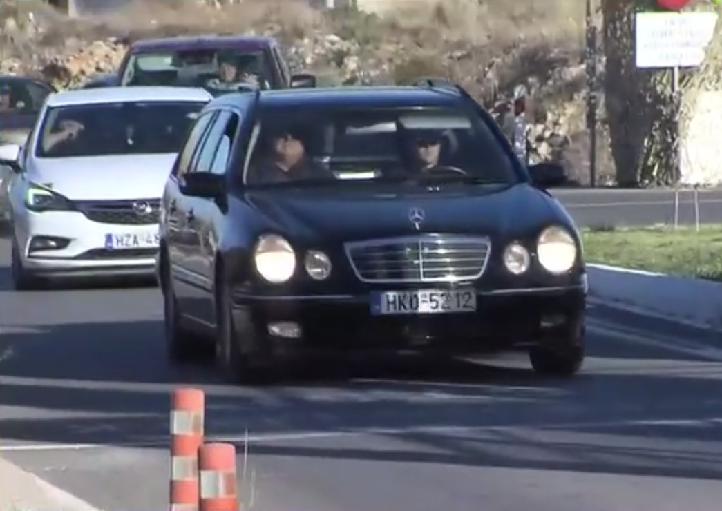 Στην Κρήτη με C-130 η σορός του 19χρονου Ραφαήλ - Σπαρακτικές στιγμές στο αεροδρόμιο Ηρακλείου