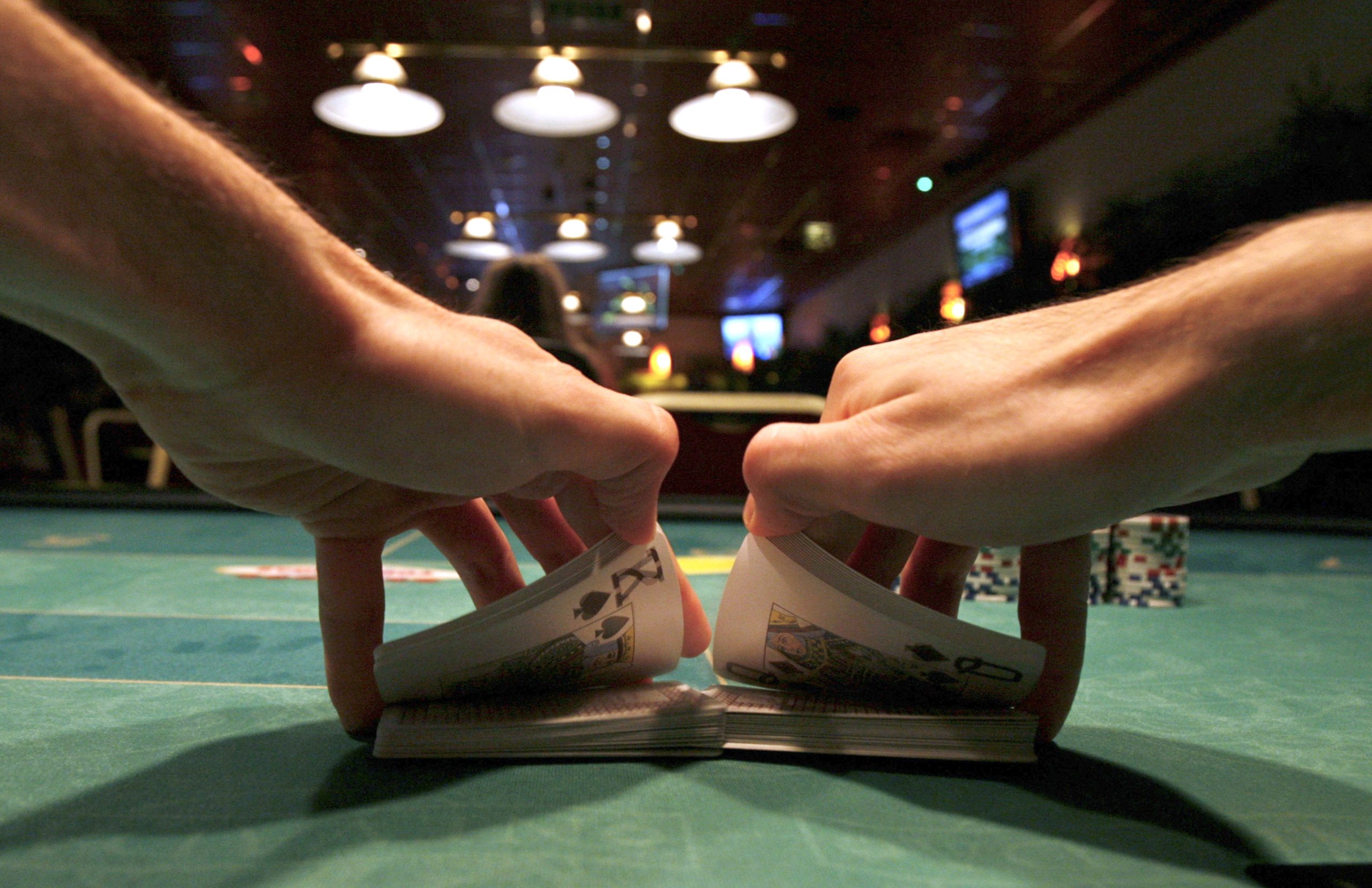 &Nu;έ&alpha; &sigma;&tau;&omicron;&iota;&chi;&epsilon;ί&alpha; &gamma;&iota;&alpha; &tau;&omicron; &kappa;ύ&kappa;&lambda;&omega;&mu;&alpha; &mu;&epsilon; &tau;&iota;&sigmaf; &laquo;&mu;&alpha;ϊ&mu;&omicron;ύ&raquo; &epsilon;&pi;&epsilon;&nu;&delta;ύ&sigma;&epsilon;&iota;&sigmaf;, ό&lambda;&omicron;&iota; &upsilon;&pi;ό &tau;&omicron;&nu; έ&lambda;&epsilon;&gamma;&chi;&omicron; &tau;&eta;&sigmaf; &Alpha;&Alpha;&Delta;&Epsilon; - &Eta; &mu;&alpha;&rho;&tau;&upsilon;&rho;ί&alpha; &tau;&eta;&sigmaf; &Beta;&rho;&iota;&sigma;&eta;ί&delta;&alpha;&sigmaf; &Alpha;&nu;&delta;&rho;&iota;ώ&tau;&omicron;&upsilon;