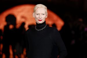 Τίλντα Σουίντον: Η αιώνια μούσα της αντισυμβατικότητας